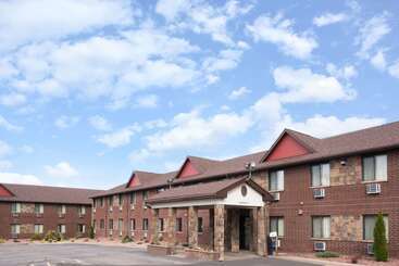 هتل Baymont By Wyndham Eau Claire Wi