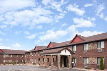 هتل Baymont By Wyndham Eau Claire Wi