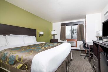 هتل Baymont By Wyndham Eau Claire Wi
