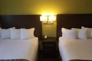 هتل Baymont By Wyndham Eau Claire Wi