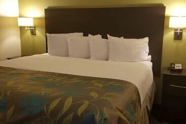 هتل Baymont By Wyndham Eau Claire Wi