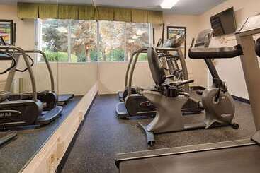 هتل Baymont Inn & Suites