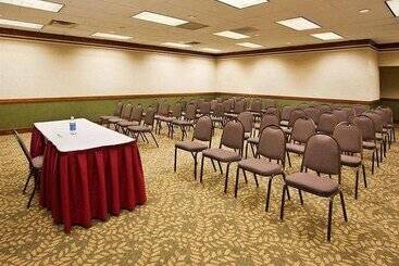 هتل Baymont Inn & Suites