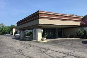 هتل Baymont Inn & Suites