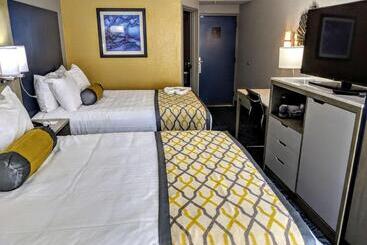 Отель Best Western Plus Bloomington East