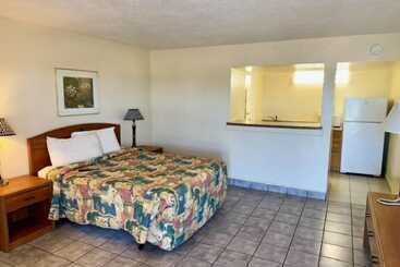 هتل Big Chile Inn & Suites