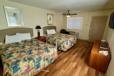 هتل Big Chile Inn & Suites