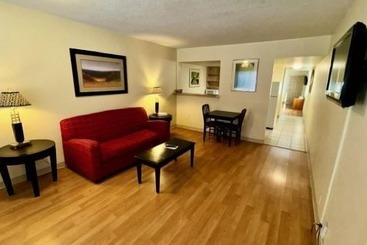 هتل Big Chile Inn & Suites