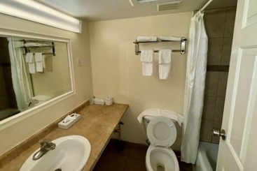 هتل Big Chile Inn & Suites