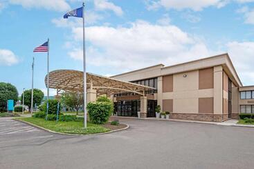 هتل Clarion Inn Elmira Horseheads