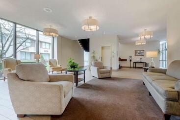 هتل Clarion Inn Elmira Horseheads
