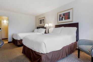 هتل Clarion Inn Elmira Horseheads