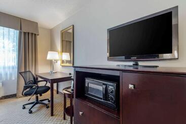 هتل Clarion Inn Elmira Horseheads