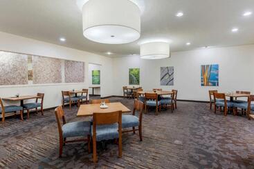 هتل Clarion Inn Elmira Horseheads