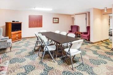 هتل Days Inn By Wyndham Greenville Ms