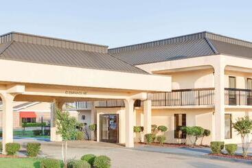 هتل Days Inn By Wyndham Greenville Ms