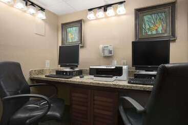 هتل Days Inn By Wyndham Las Cruces