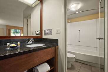 هتل Days Inn By Wyndham Las Cruces
