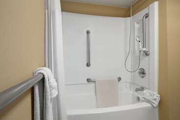 هتل Days Inn By Wyndham Las Cruces