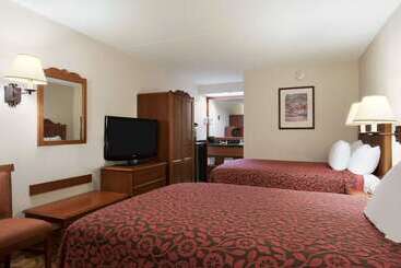 هتل Days Inn By Wyndham Las Cruces