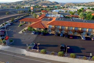 هتل Desert Garden Inn, A Trademark Collection  By Wyndham