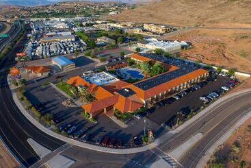 هتل Desert Garden Inn, A Trademark Collection  By Wyndham
