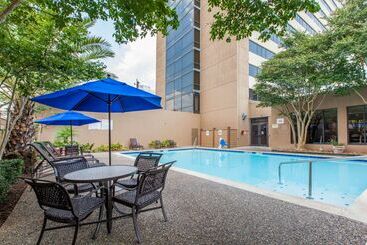 Doubletree By Hilton Houston Medical Center Hotel & Suites
