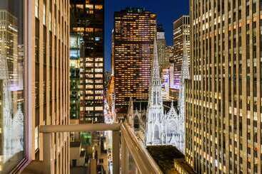 هتل Doubletree By Hilton New York Midtown Fifth Ave