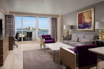 Doubletree By Hilton Grand Hotel Biscayne Bay