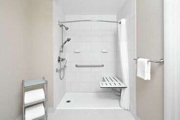 هتل Doubletree Suites By Hilton Charlotte Southpark