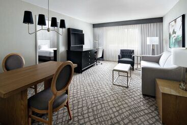 هتل Doubletree Suites By Hilton Charlotte Southpark