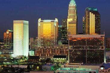 هتل Doubletree Suites By Hilton Charlotte Southpark