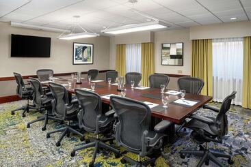 هتل Doubletree Suites By Hilton Charlotte Southpark
