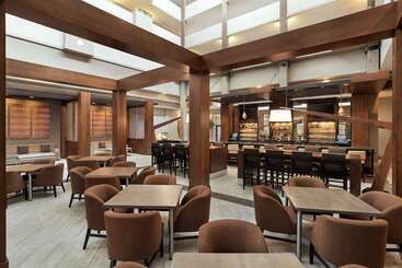 هتل Embassy Suites By Hilton Brunswick