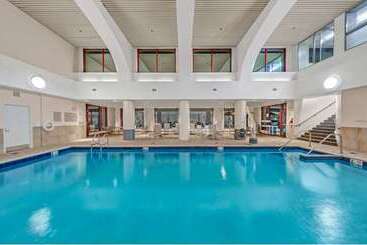 Отель Embassy Suites By Hilton Boston Waltham