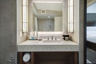 هتل Embassy Suites By Hilton Detroit Metro Airport
