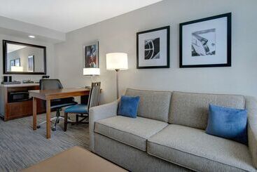هتل Embassy Suites By Hilton Detroit Metro Airport