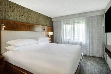 هتل Embassy Suites By Hilton Detroit Metro Airport