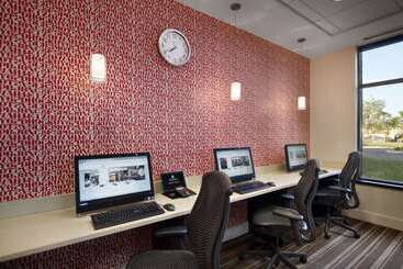 هتل Embassy Suites By Hilton Detroit Metro Airport