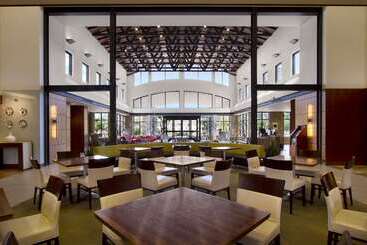 هتل Embassy Suites By Hilton Detroit Metro Airport
