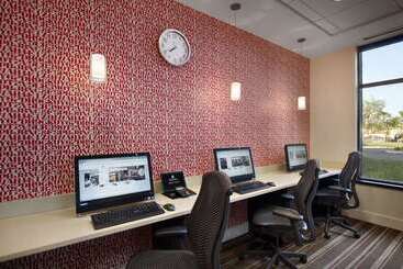 هتل Embassy Suites By Hilton Detroit Metro Airport