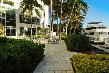 هتل Galleryone Doubletree Hilton Gc Turtle Cove
