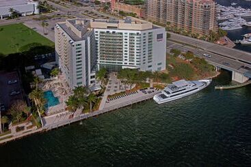 هتل Galleryone Doubletree Hilton Gc Turtle Cove