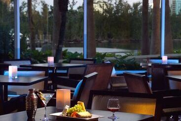 هتل Galleryone Doubletree Hilton Gc Turtle Cove