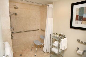 هتل Galleryone Doubletree Hilton Gc Turtle Cove