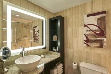Golden Nugget Hotel & Casino Las Vegas