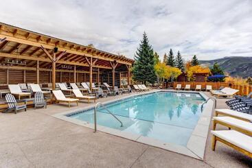 Отель Grand Lake Lodge
