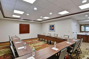هتل Hampton Inn Albanywolf Road