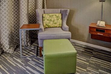هتل Hampton Inn Charlottesville