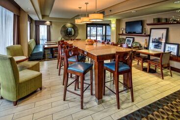 هتل Hampton Inn Charlottesville